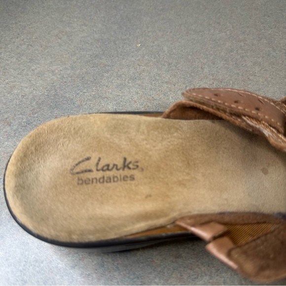 Clarks Brown Bendables Women’s Slip On Leather Sandals Size 9M - Picture 2 of 10